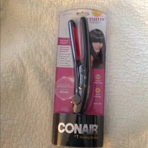 New in box Con air flat iron